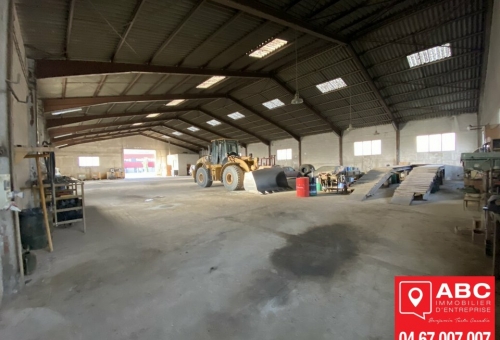 LOCAL D'ACTIVITE A VENDRE A CERET