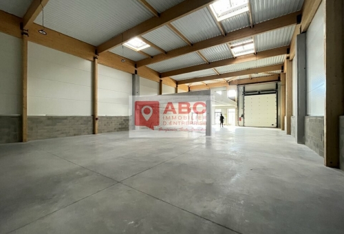 LOCAUX D'ACTIVITES NEUFS A VENDRE OU A LOUER A GALLARGUES LE MONTUEUX (30660)