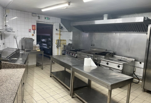 LOCAL COMMERCIAL A VENDRE A BEDARIEUX
