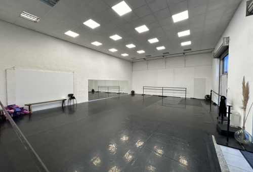 LOCAL COMMERCIAL A LOUER A LE CRES