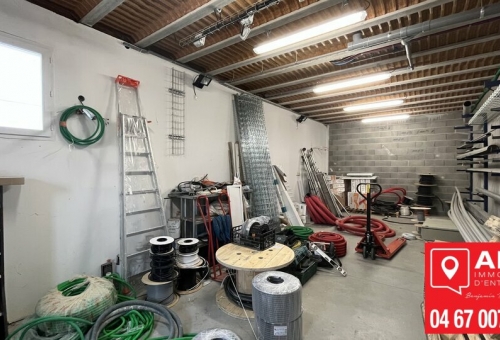 LOCAL D'ACTIVITE A VENDRE A VIC LA GARDIOLE