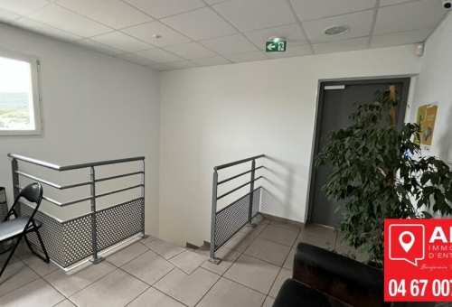 LOCAL D'ACTIVITE A VENDRE A VIC LA GARDIOLE