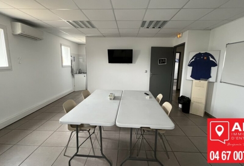 LOCAL D'ACTIVITE A VENDRE A VIC LA GARDIOLE