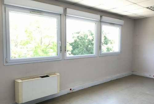 Bureaux à louer à Montpellier, Prés d'Arènes : 555 m² environ divisibles à partir de 270 m²