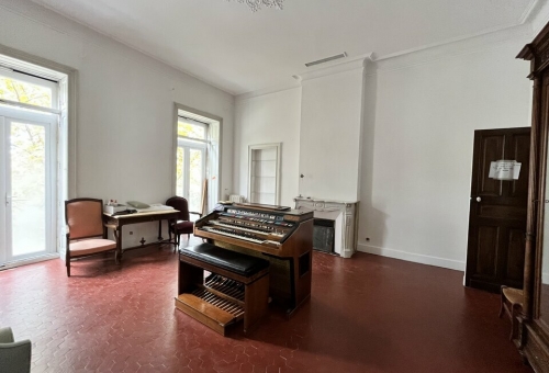 A louer à Montpellier, maison de maître d'environ 490 m² à usage de bureaux, en cours de rénovation