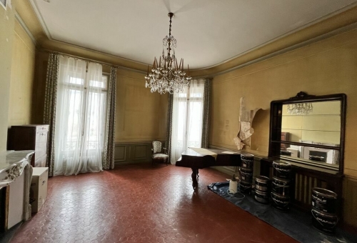 A louer à Montpellier, maison de maître d'environ 490 m² à usage de bureaux, en cours de rénovation