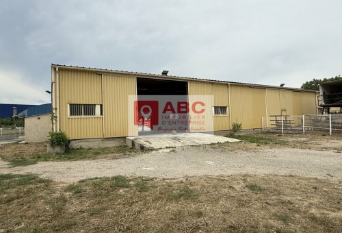 LOCAL D'ACTIVITE A VENDRE OU A LOUER A PRADES 66