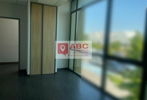 PLATEAU DE BUREAUX A LOUER A MAUGUIO AEROPORT