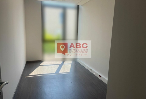 PLATEAU DE BUREAUX A LOUER A MAUGUIO AEROPORT