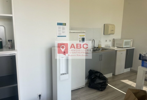 A LOUER PLATEAUX DE BUREAUX SITUES A MAUGUIO AEROPORT