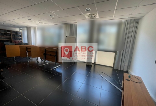 A LOUER PLATEAUX DE BUREAUX SITUES A MAUGUIO AEROPORT