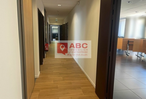 A LOUER PLATEAUX DE BUREAUX SITUES A MAUGUIO AEROPORT
