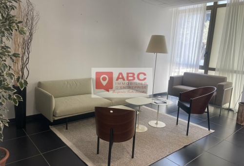 A LOUER PLATEAUX DE BUREAUX SITUES A MAUGUIO AEROPORT