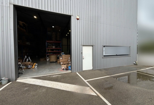 ENTREPÔT AVEC BUREAUX A LOUER A VENDARGUES 
