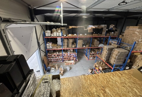 ENTREPÔT AVEC BUREAUX A LOUER A VENDARGUES 