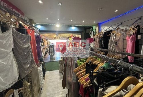 Fonds de commerce prêt-à-porter à vendre  Emplacement exceptionnel Quai du Port, Cap d'Agde