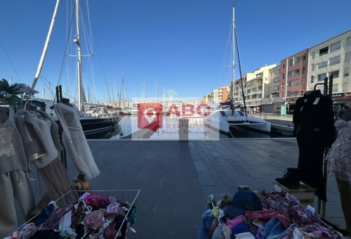 Fonds de commerce prêt-à-porter à vendre  Emplacement exceptionnel Quai du Port, Cap d'Agde