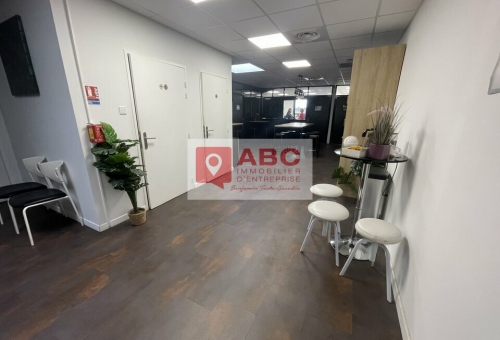 BUREAUX A LOUER OU A VENDRE A MAUGUIO 