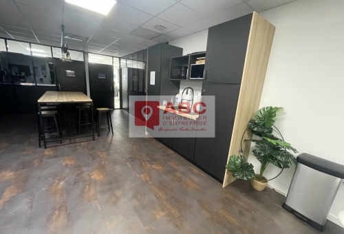BUREAUX A LOUER OU A VENDRE A MAUGUIO 