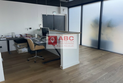 BUREAUX HAUTS DE GAMMES A LOUER A MAUGUIO