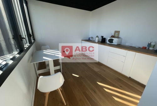 BUREAUX HAUTS DE GAMMES A LOUER A MAUGUIO