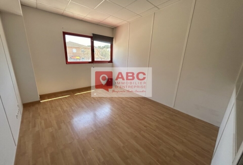 LOCAUX D'ACTIVITES A VENDRE A JACOU