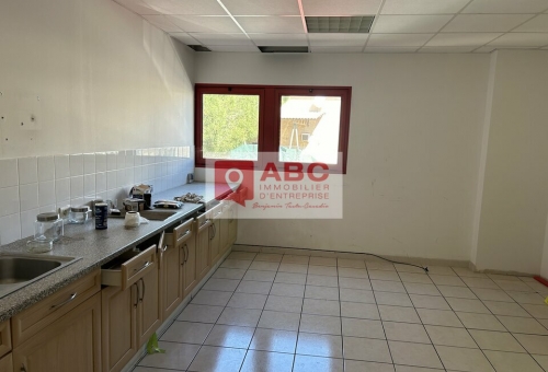 LOCAUX D'ACTIVITES A VENDRE A JACOU