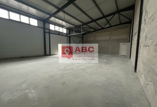 LOCAL D'ACTIVITE A LOUER A SAUVIAN