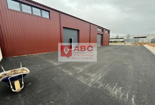 LOCAL D'ACTIVITE A LOUER A SAUVIAN