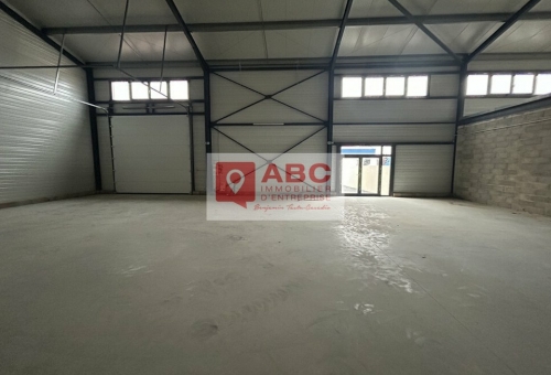 LOCAL D'ACTIVITE A LOUER A SAUVIAN