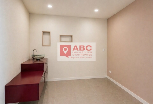 LOCAL COMMERCIAL A LOUER A LATTES DISPONIBLE IMMEDIATEMENT