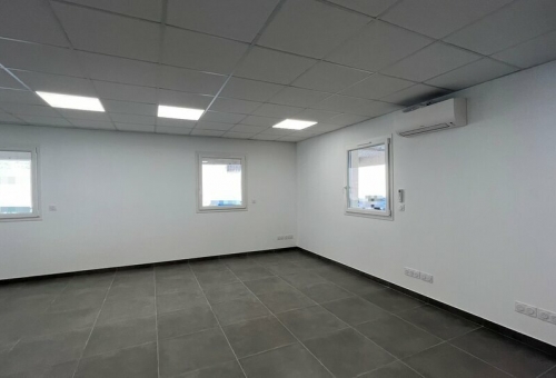 A LOUER A MAUGUIO BUREAUX NEUFS 