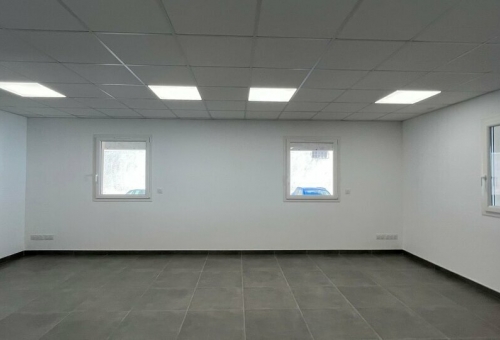A LOUER A MAUGUIO BUREAUX NEUFS 