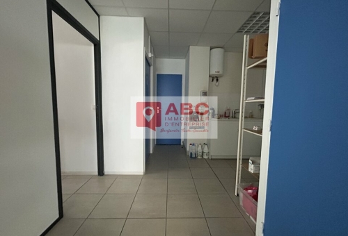 BUREAUX A VENDRE A MAUGUIO SECTEUR LA LOUVADE