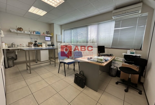 BUREAUX A VENDRE A MAUGUIO SECTEUR LA LOUVADE