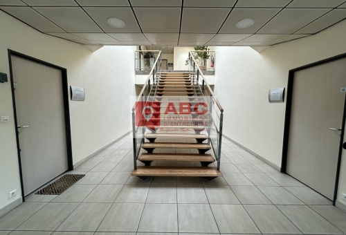 BUREAUX A VENDRE A MAUGUIO SECTEUR LA LOUVADE