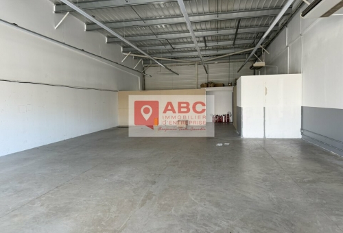 LOCAUX COMMERCIAUX A LOUER A CLAIRA